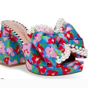 ✨️💙 Betsey Johnson blue Multi Maccie Floral Bow Heeled Platform Sandals ✨️💚